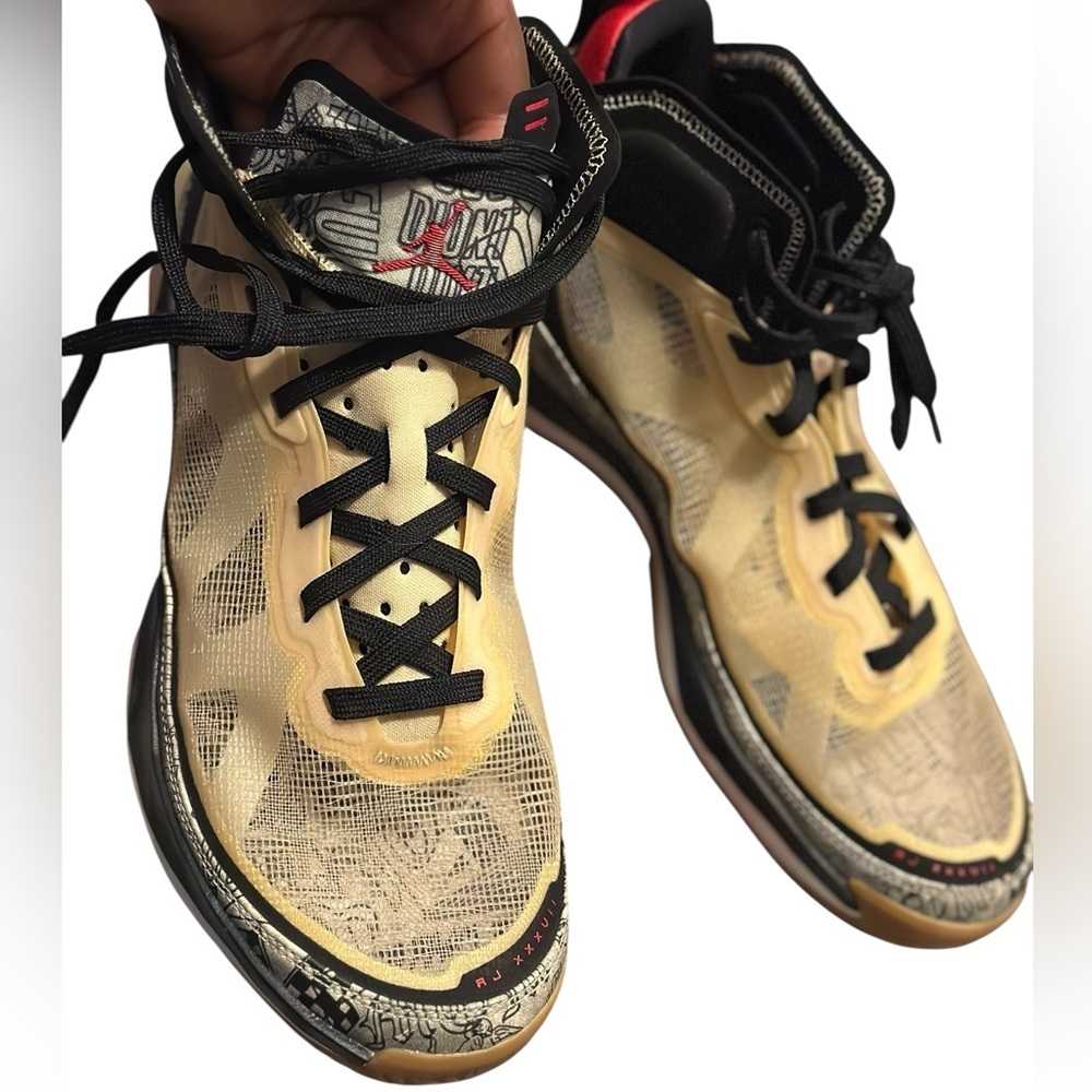 Nike Air Jordan XXXVII Jason Tatum Sneakers Men’s Size US 11 Beige/Black And Red